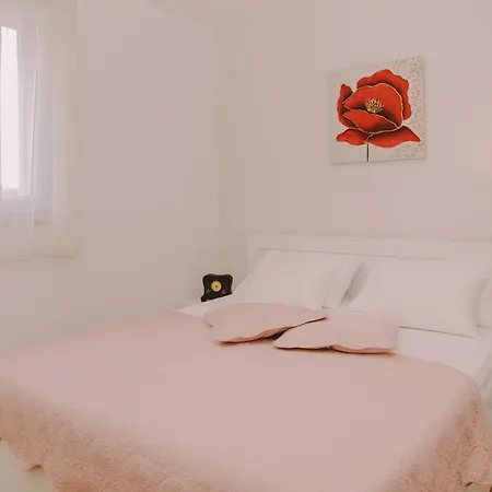 Jope Apartment *