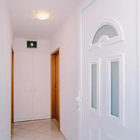 Jope Apartment Split