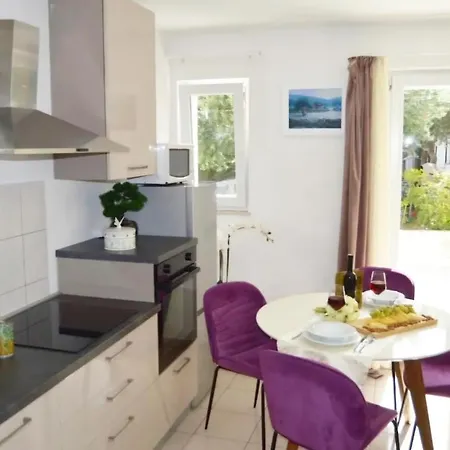 Jope Apartment Split